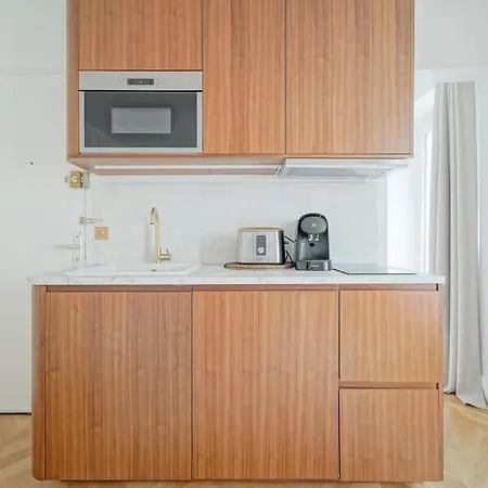 T2 Luxueux Invalides 2 Voyageurs Париж