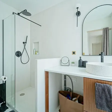 T2 Luxueux Invalides 2 Voyageurs Апартаменты *