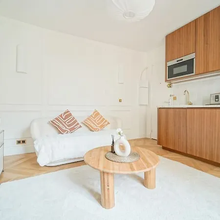T2 Luxueux Invalides 2 Voyageurs * Parijs